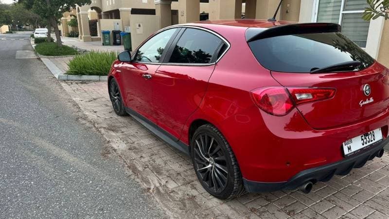 2015 Alfa Romeo Giulietta thumbnail 3