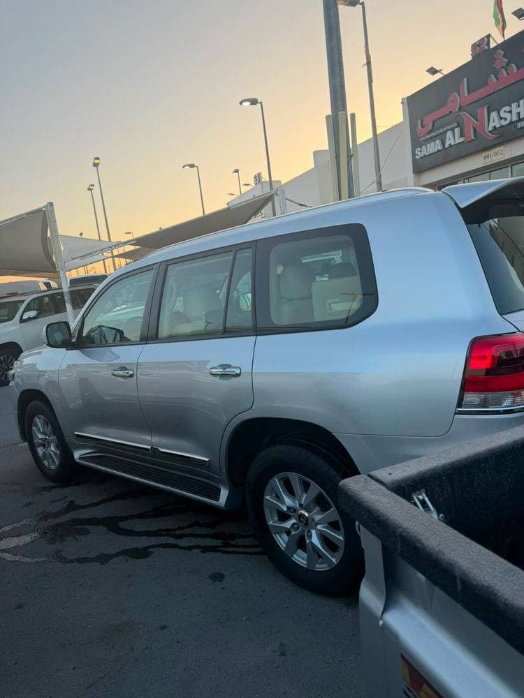 2017 Toyota Land Cruiser Prado thumbnail 5