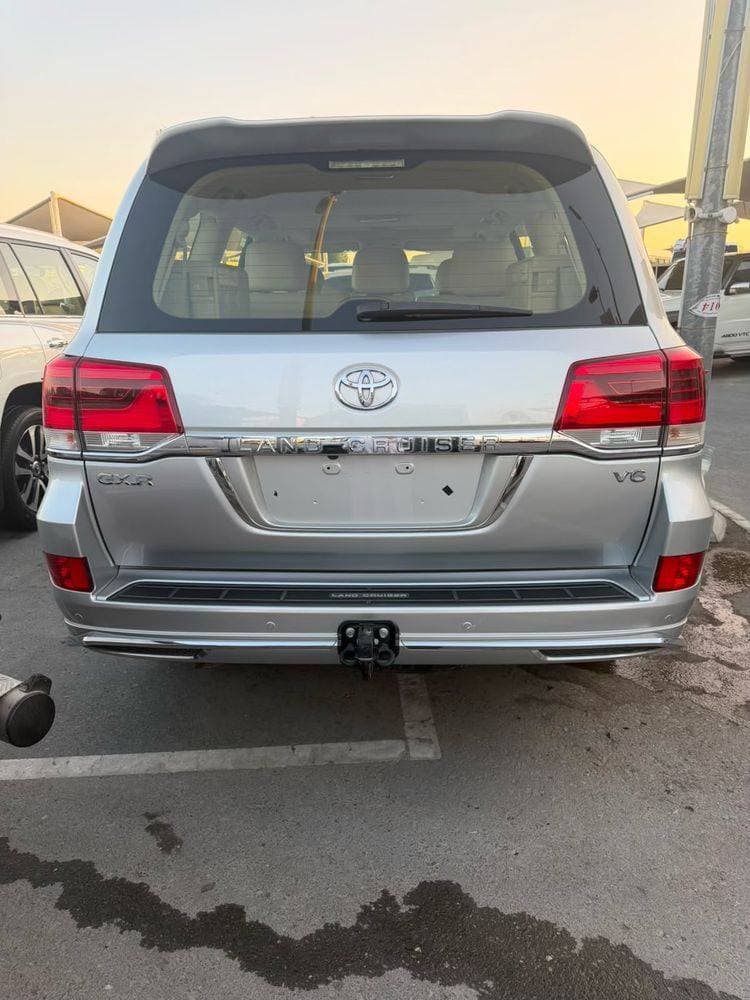 2017 Toyota Land Cruiser Prado thumbnail 3