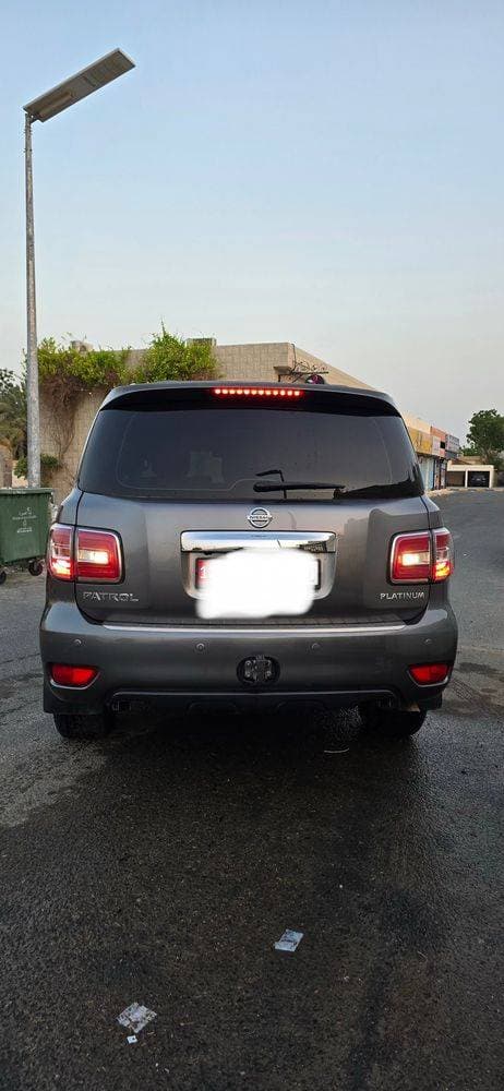 2014 Nissan Patrol thumbnail 3