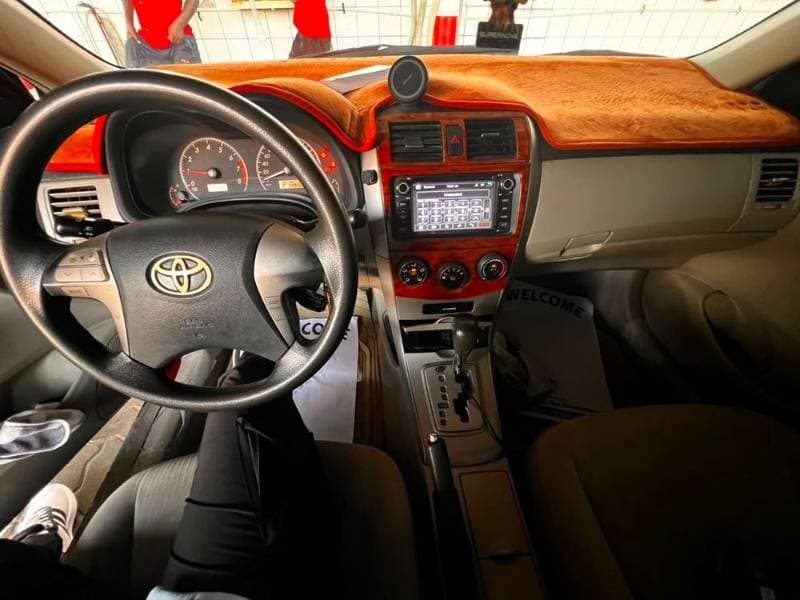 2011 Toyota Corolla thumbnail 3