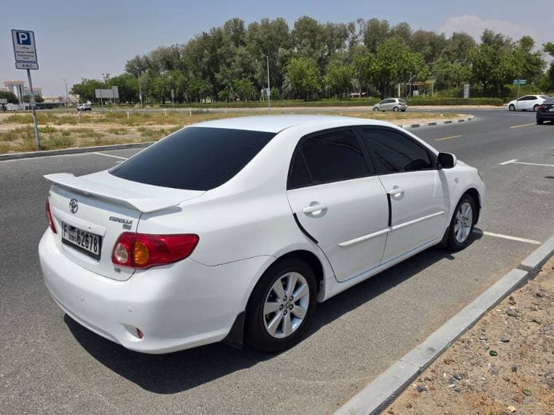 2010 Toyota Corolla thumbnail 3