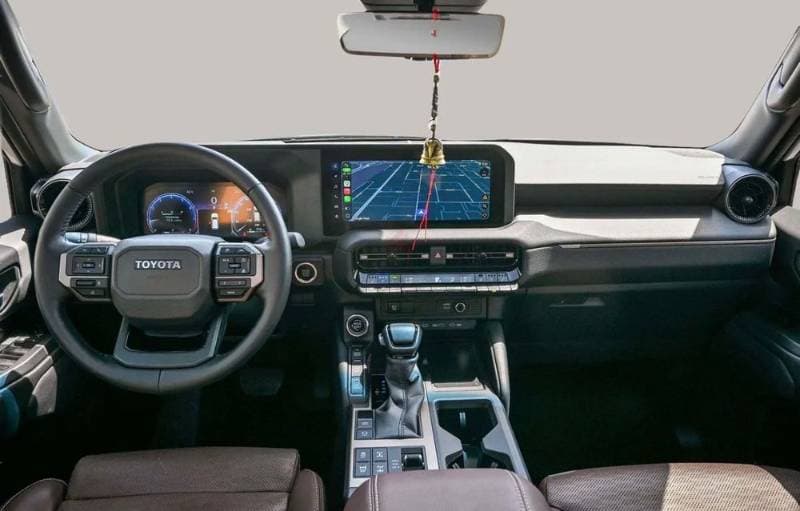 2025 Toyota Land Cruiser Prado thumbnail 2