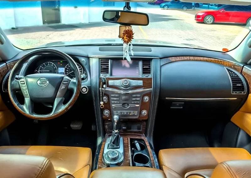 2017 Nissan Patrol thumbnail 3