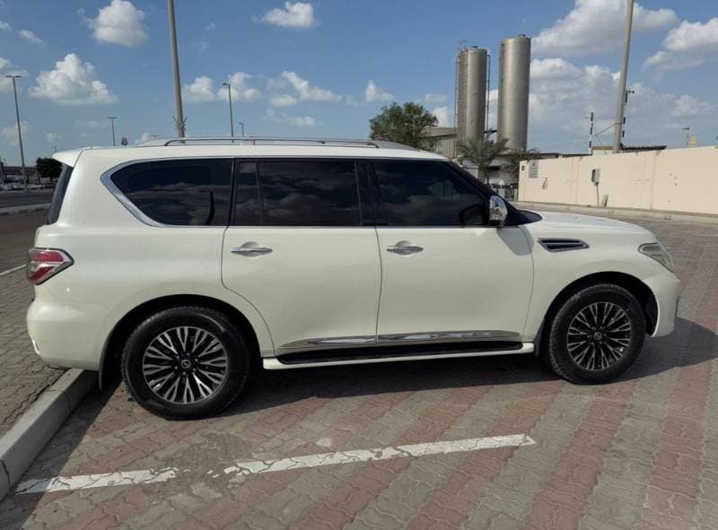 2014 Nissan Patrol thumbnail 5
