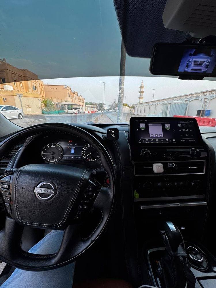 2014 Nissan Patrol thumbnail 3