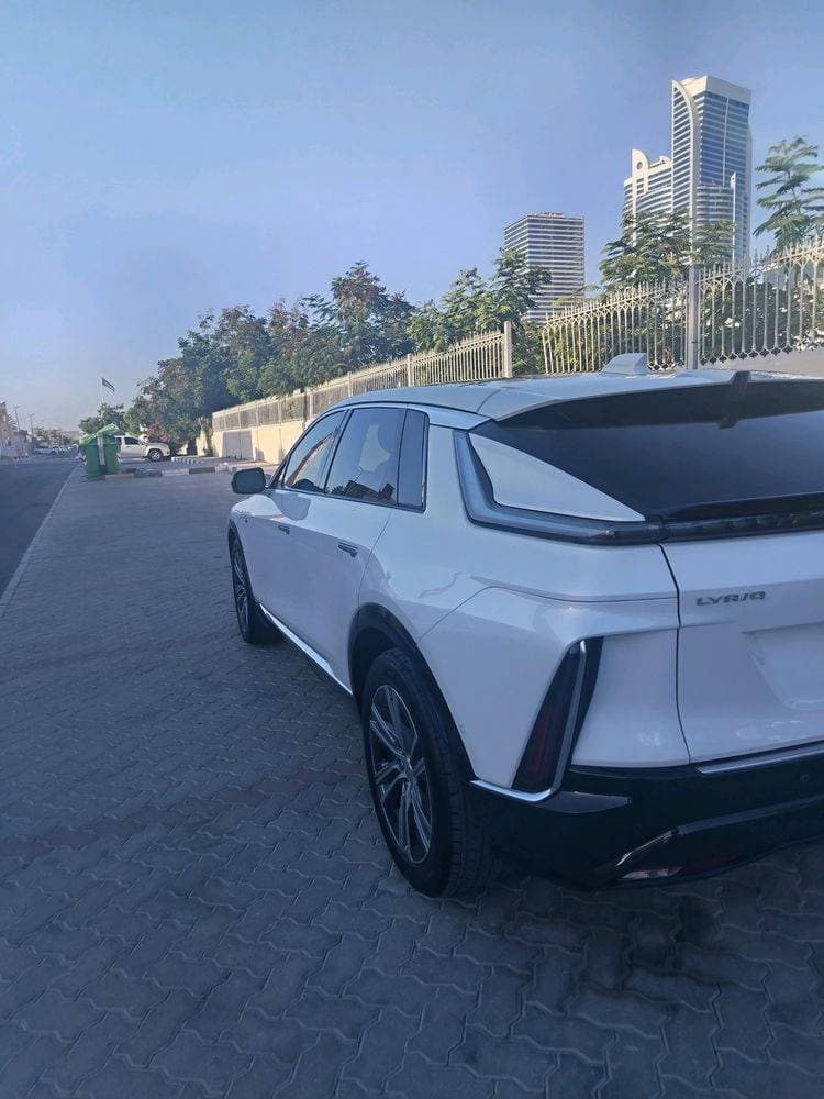2024 Cadillac XT6 thumbnail 3
