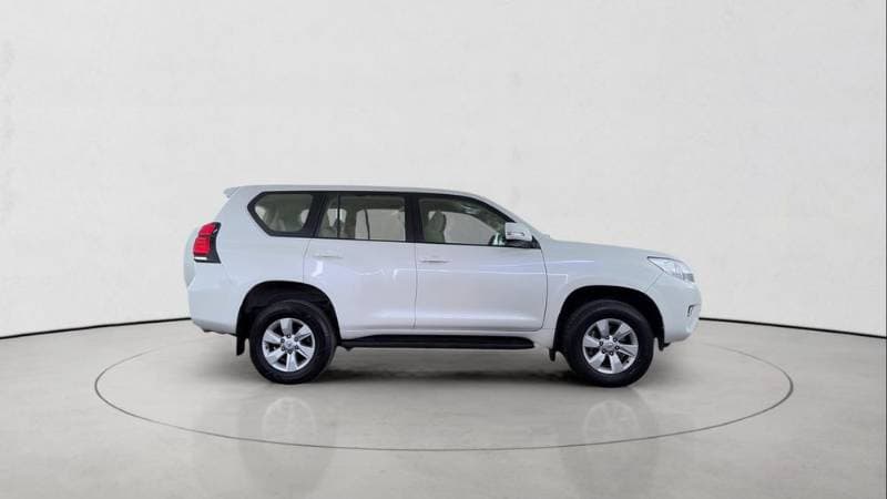 2022 Toyota Land Cruiser Prado thumbnail 3