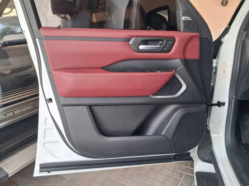 2025 Nissan Patrol thumbnail 10