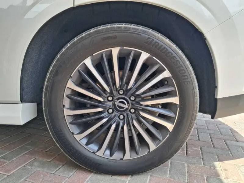 2025 Nissan Patrol thumbnail 9