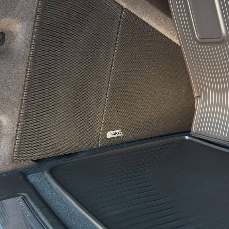 2023 Cadillac ESCALADE thumbnail 3