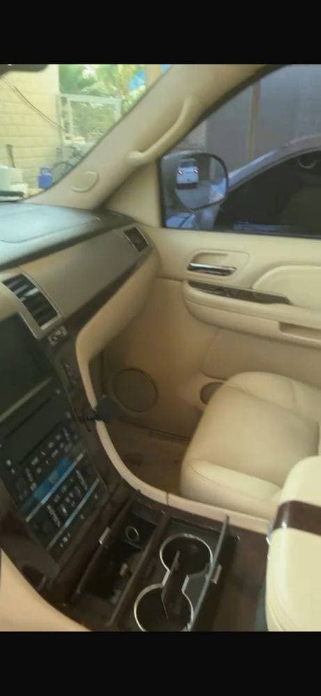 2008 Cadillac Escalade thumbnail 2