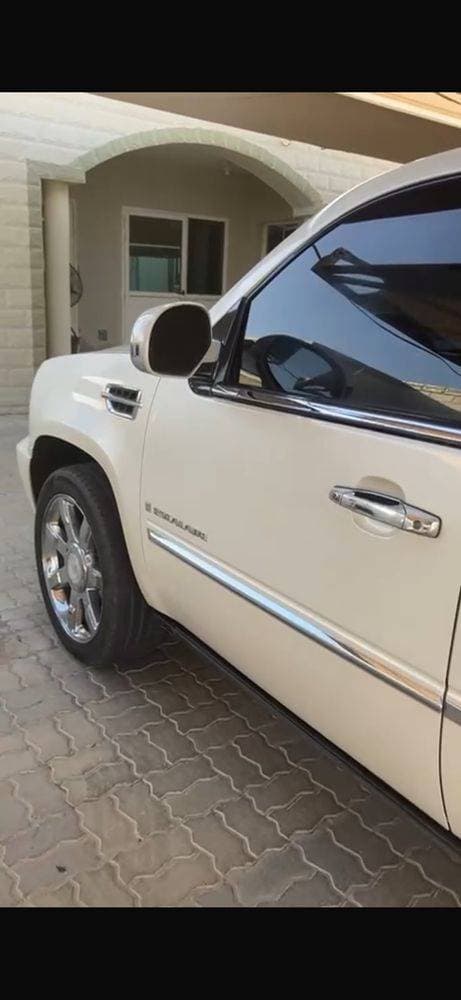 2008 Cadillac Escalade thumbnail 3