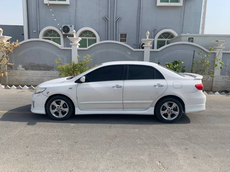 2013 Toyota Corolla thumbnail 3