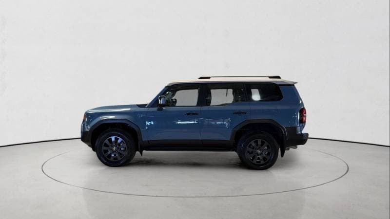 2025 Toyota Land Cruiser Prado thumbnail 3