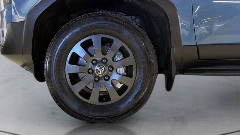 2025 Toyota Land Cruiser Prado thumbnail 8