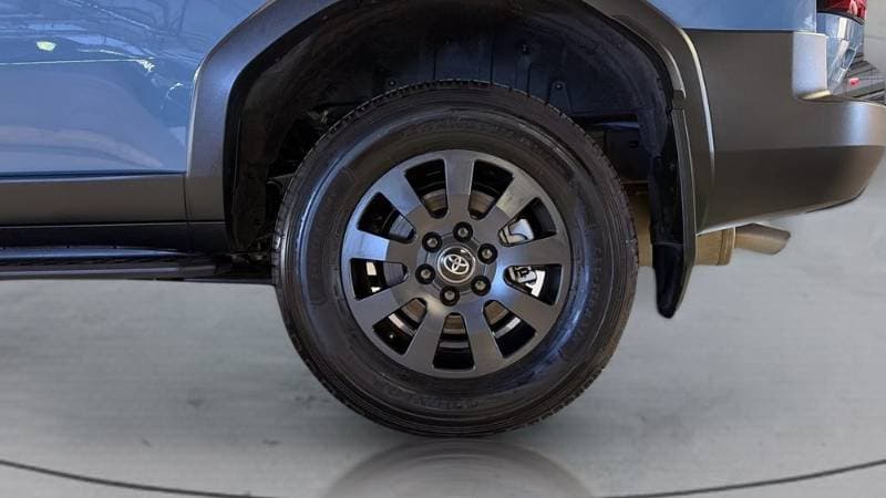 2025 Toyota Land Cruiser Prado thumbnail 9