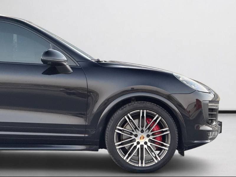 2016 Porsche Cayenne thumbnail 9