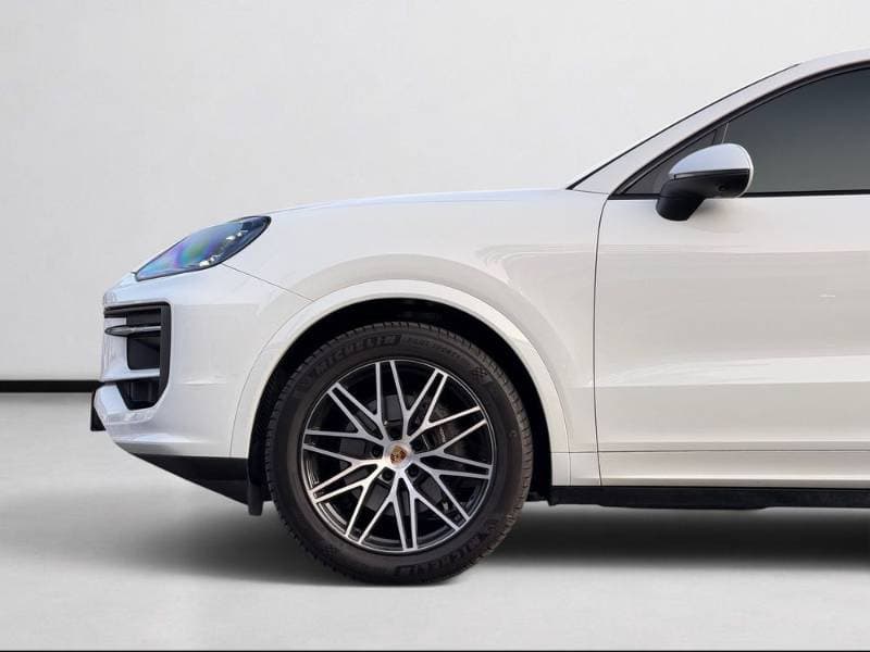 2024 Porsche Cayenne thumbnail 10