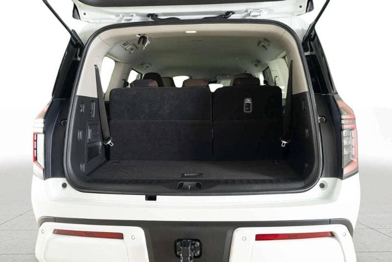 2025 Nissan Patrol thumbnail 9