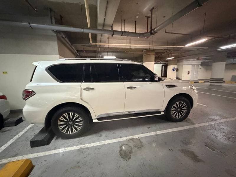 2017 Nissan Patrol thumbnail 4