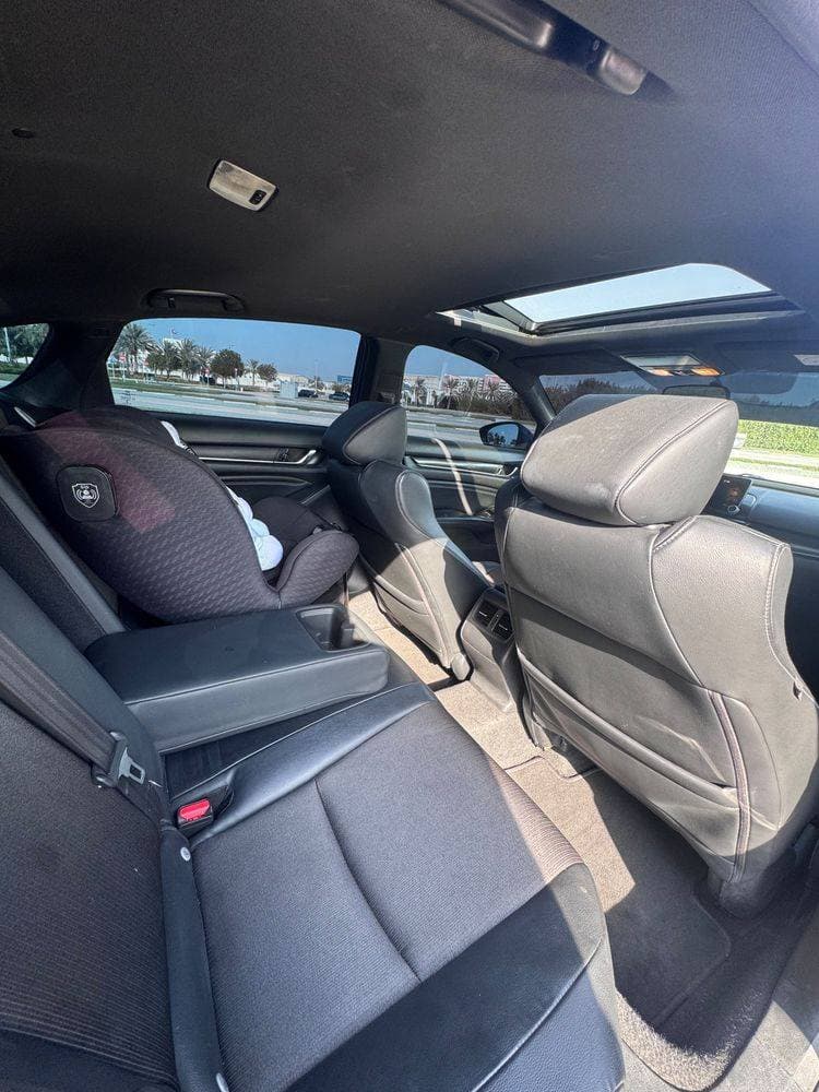 2018 Honda Accord thumbnail 2