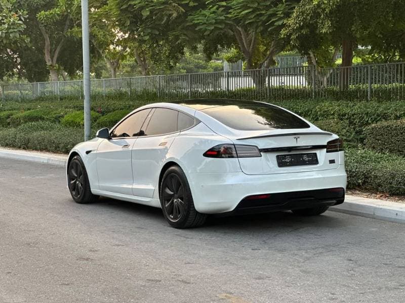 2023 Tesla Model S thumbnail 6