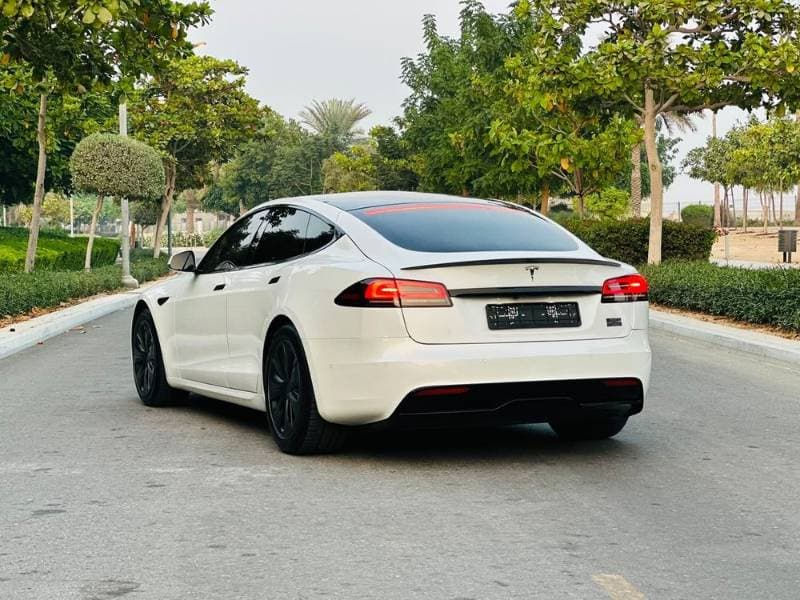 2023 Tesla Model S thumbnail 5