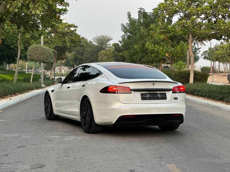2023 Tesla Model S thumbnail 9