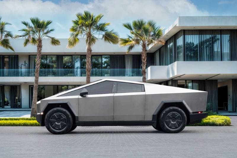 2026 Tesla Cybertruck thumbnail 2
