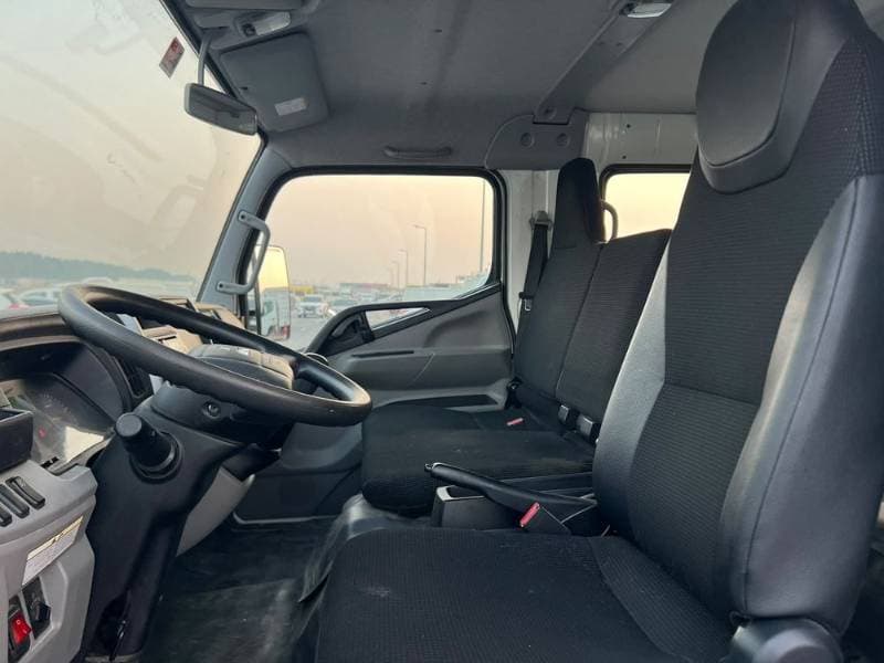2022 Mitsubishi Canter thumbnail 7