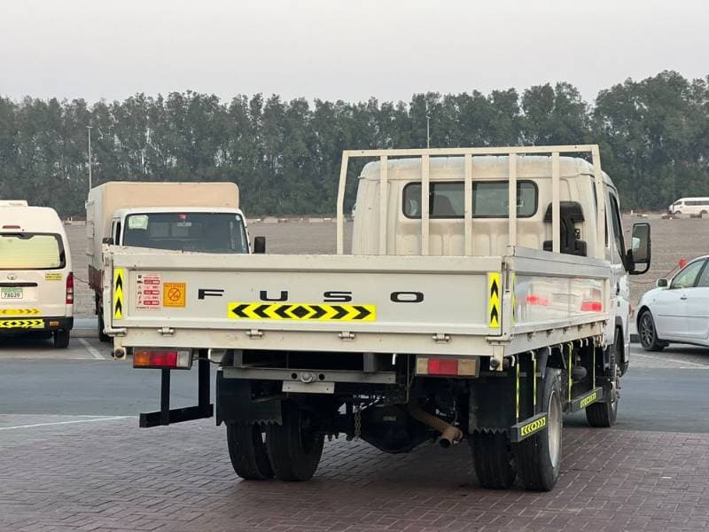2022 Mitsubishi Canter thumbnail 6