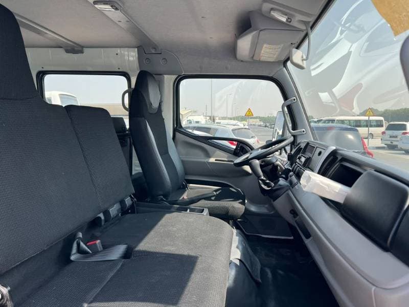 2022 Mitsubishi Canter thumbnail 10