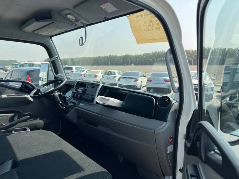 2022 Mitsubishi Canter thumbnail 9