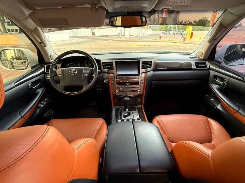 2014 Lexus LX 570 thumbnail 2