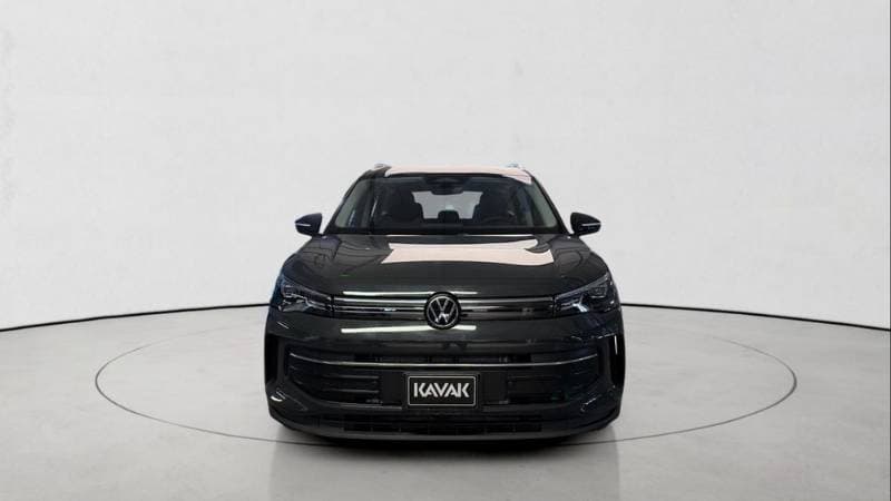 2026 Volkswagen Tiguan thumbnail 2