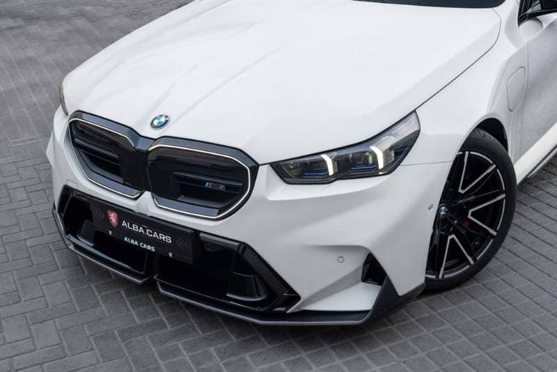 2025 BMW 5 Series thumbnail 7