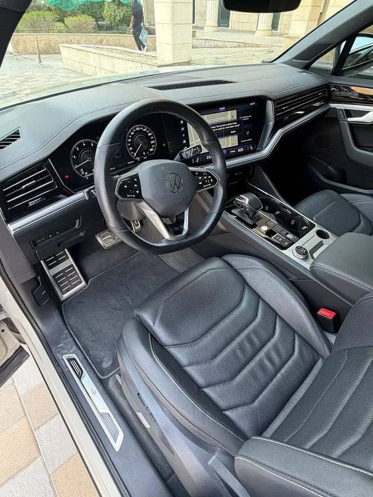 2023 Volkswagen Touareg thumbnail 2