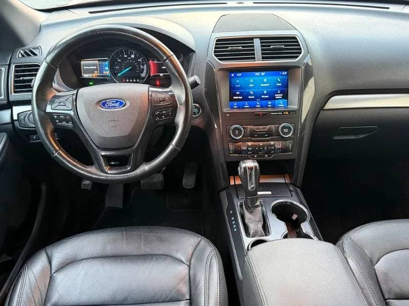 2019 Ford Explorer thumbnail 2