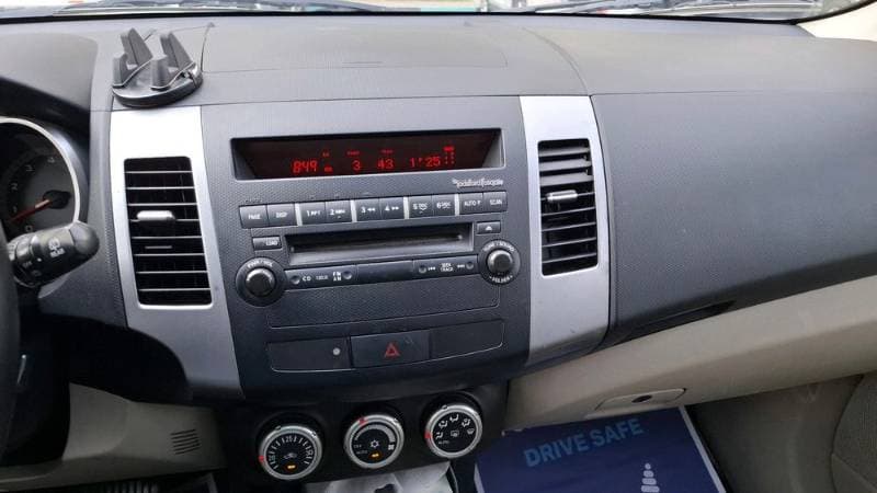2009 Mitsubishi Outlander thumbnail 5