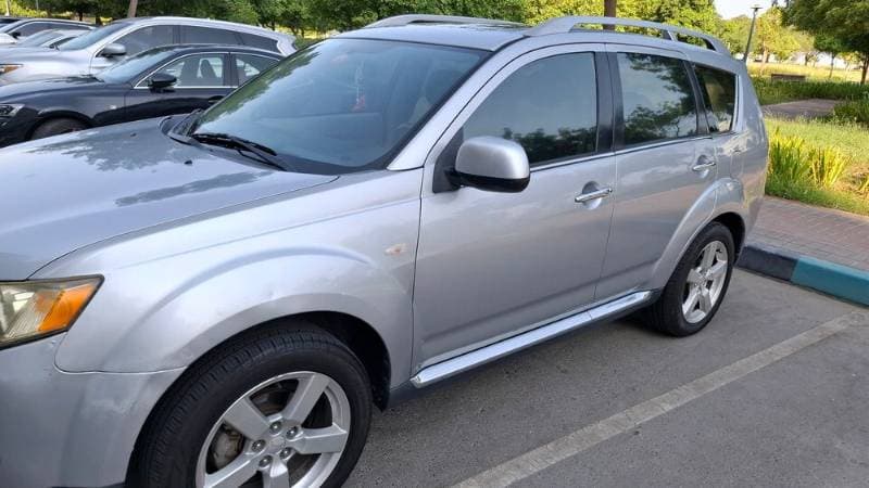 2009 Mitsubishi Outlander thumbnail 3