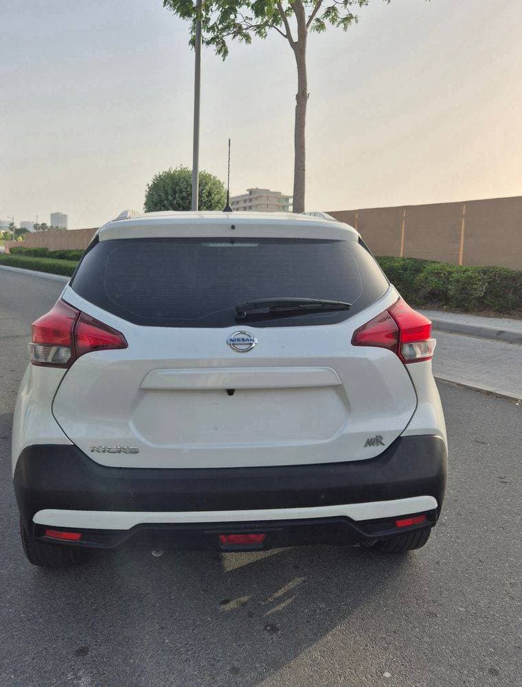 2020 Nissan Kicks thumbnail 3