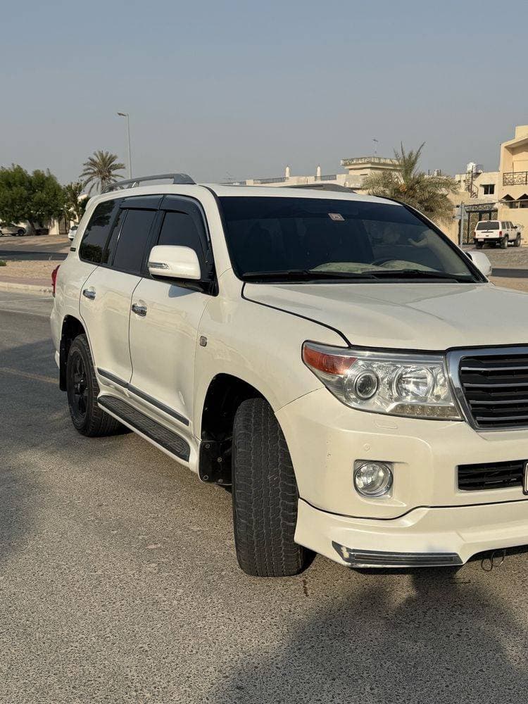 2011 Toyota Land Cruiser thumbnail 5