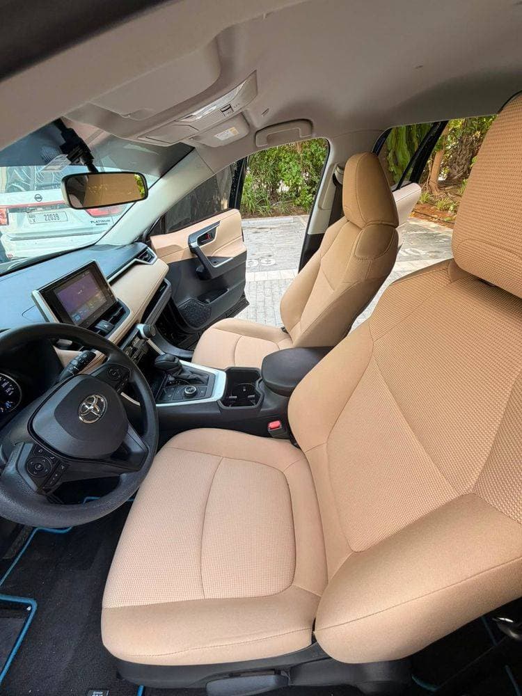 2025 Toyota Rav4 thumbnail 3