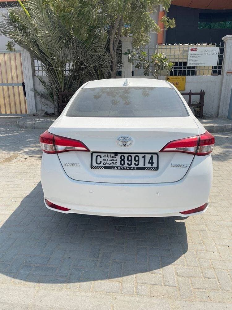 2022 Toyota Yaris Sedan thumbnail 4