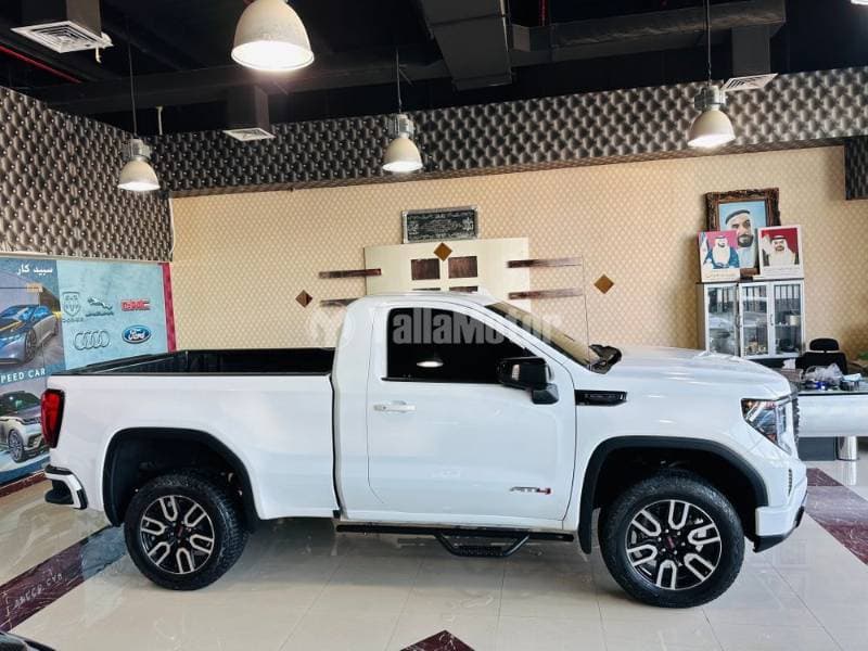 2023 GMC Sierra thumbnail 9
