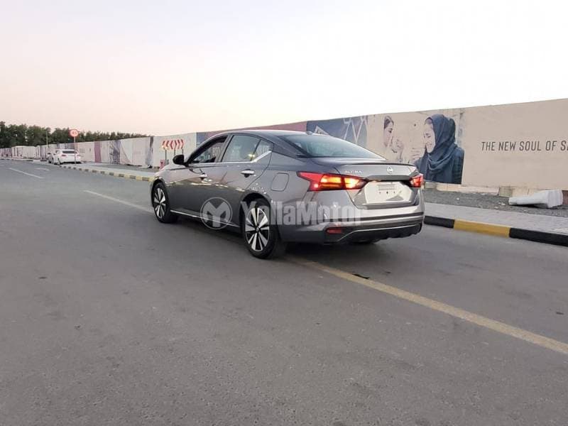 2021 Nissan Altima thumbnail 6