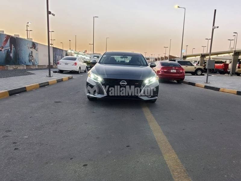 2021 Nissan Altima thumbnail 2