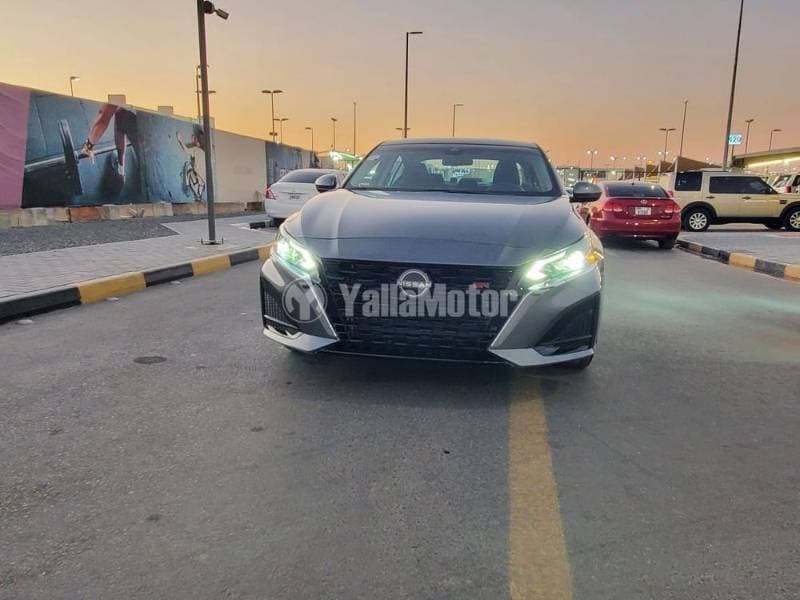 2021 Nissan Altima thumbnail 3