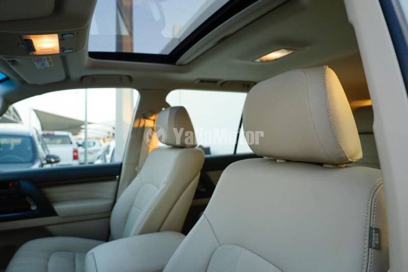 2021 Toyota Land Cruiser thumbnail 6